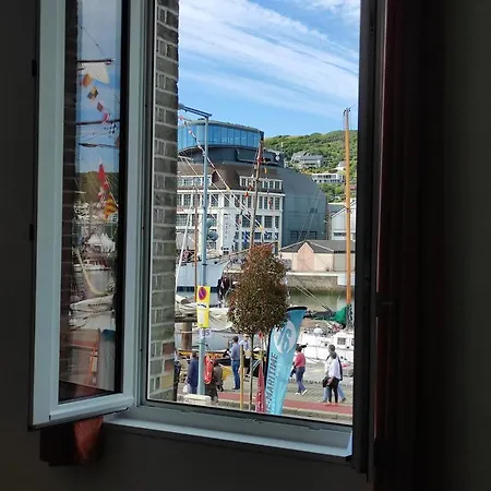 Le Reflet Des Voiles Face Au Port De Lägenhet