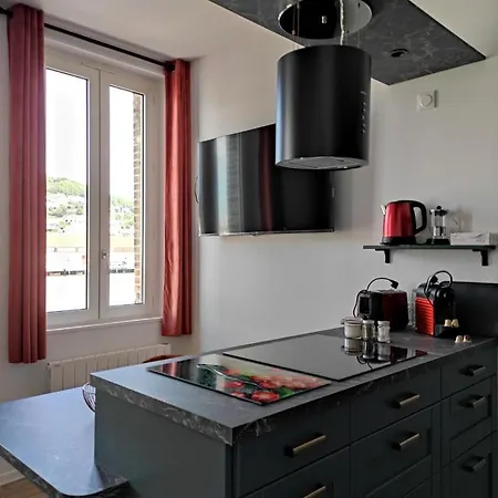 Le Reflet Des Voiles Face Au Port De Daire *