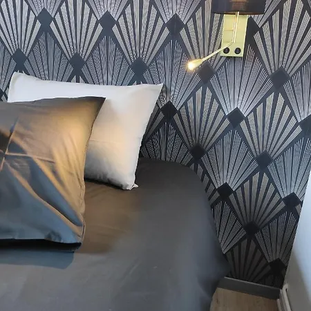 Le Reflet Des Voiles Face Au Port De * Fécamp