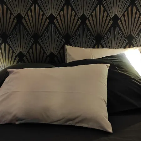 Le Reflet Des Voiles Face Au Port De Appartement